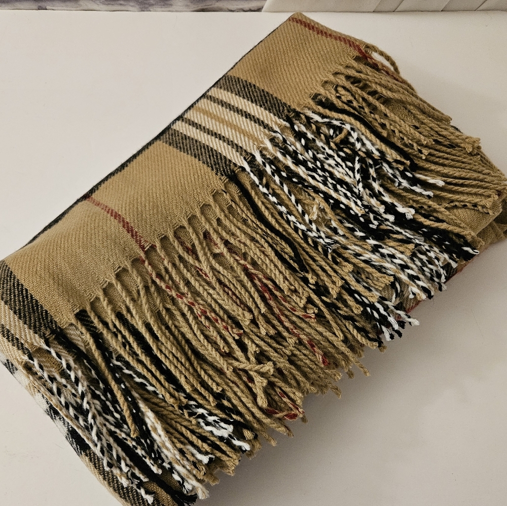 Burberry-Style Scarf / Shawl with Fringe - Picture 9 of 12